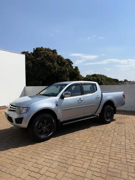 MITSUBISHI L 200 Triton 3.2 16V GLS 4X4 CABINE DUPLA TURBO DIESEL INTERCOOLER, Foto 7