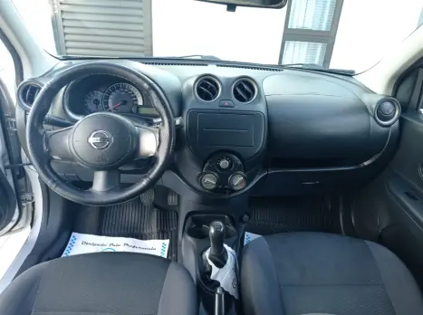 NISSAN March 1.0 16V 4P S FLEX, Foto 4