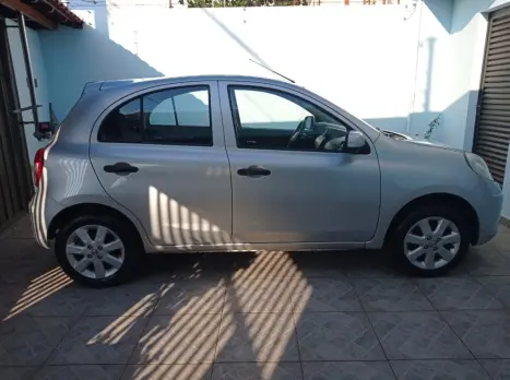 NISSAN March 1.0 16V 4P S FLEX, Foto 9