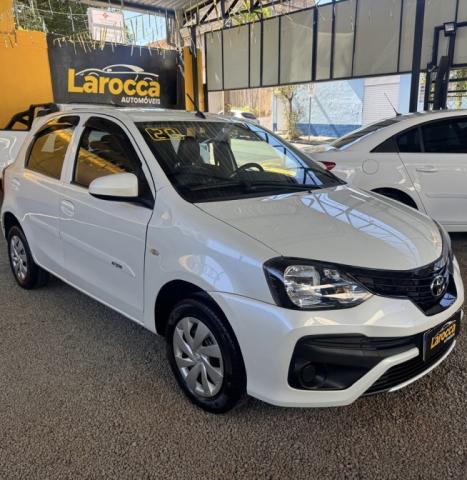 TOYOTA Etios Hatch 1.3 16V 4P FLEX X AUTOMTICO, Foto 2