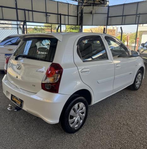 TOYOTA Etios Hatch 1.3 16V 4P FLEX X AUTOMTICO, Foto 4