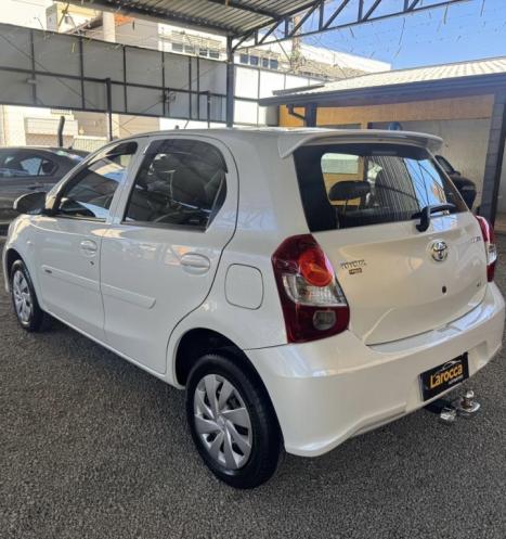 TOYOTA Etios Hatch 1.3 16V 4P FLEX X AUTOMTICO, Foto 5