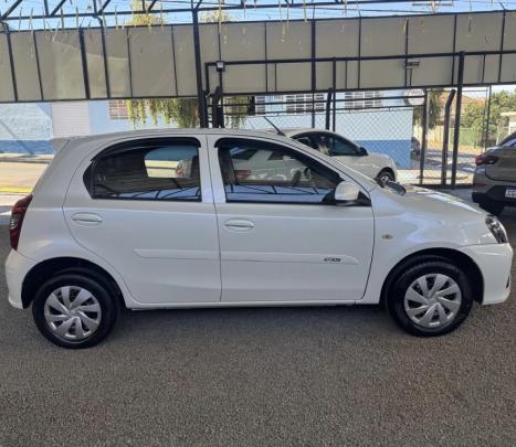 TOYOTA Etios Hatch 1.3 16V 4P FLEX X AUTOMTICO, Foto 6