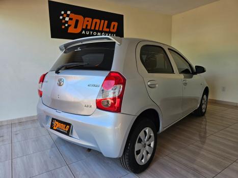 TOYOTA Etios Hatch 1.3 16V 4P FLEX X, Foto 3