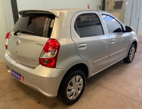 TOYOTA Etios Hatch 1.3 16V 4P FLEX X AUTOMTICO, Foto 4