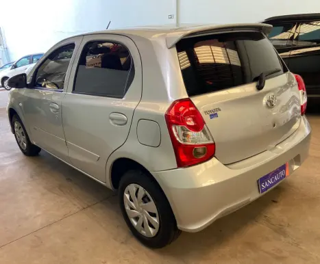 TOYOTA Etios Hatch 1.3 16V 4P FLEX X AUTOMTICO, Foto 6