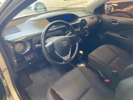 TOYOTA Etios Hatch 1.3 16V 4P FLEX X AUTOMTICO, Foto 9