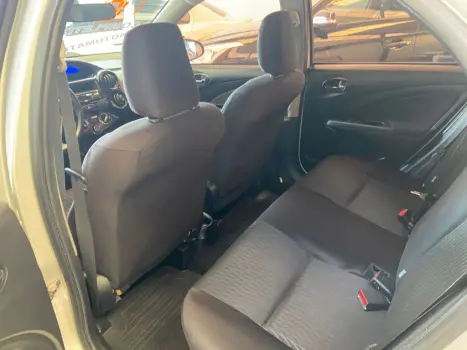 TOYOTA Etios Hatch 1.3 16V 4P FLEX X AUTOMTICO, Foto 10
