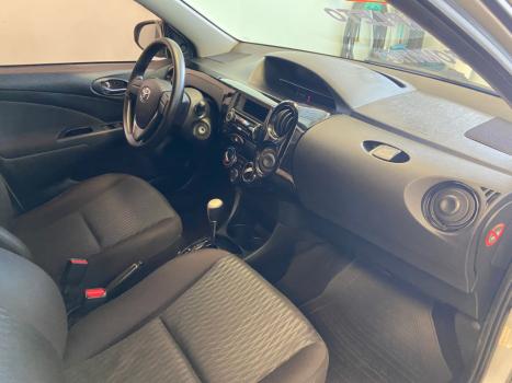 TOYOTA Etios Hatch 1.3 16V 4P FLEX X AUTOMTICO, Foto 13