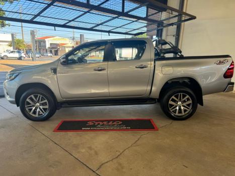 TOYOTA Hilux Caminhonete 2.8 16V SRX 4X4 TURBO DIESEL CABINE DUPLA AUTOMTICO, Foto 2