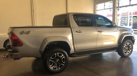 TOYOTA Hilux Caminhonete 2.8 16V SRX PLUS 4X4 TURBO DIESEL CABINE DUPLA AUTOMTICO, Foto 4