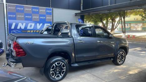 TOYOTA Hilux Caminhonete 2.8 16V SRV 4X4 DIESEL CABINE DUPLA AUTOMTICO, Foto 4