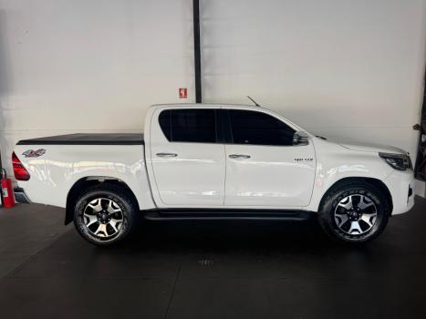 TOYOTA Hilux Caminhonete 2.8 16V SRX 50 ANOS 4X4 TURBO DIESEL CABINE DUPLA AUTOMTICO, Foto 8