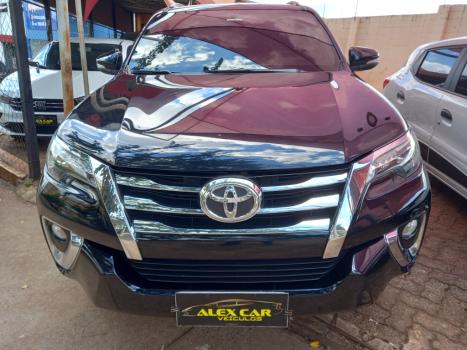 TOYOTA Hilux SW4 2.8 4P SRX 4X4 TURBO DIESEL AUTOMTICO, Foto 3