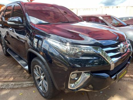 TOYOTA Hilux SW4 2.8 4P SRX 4X4 TURBO DIESEL AUTOMTICO, Foto 8