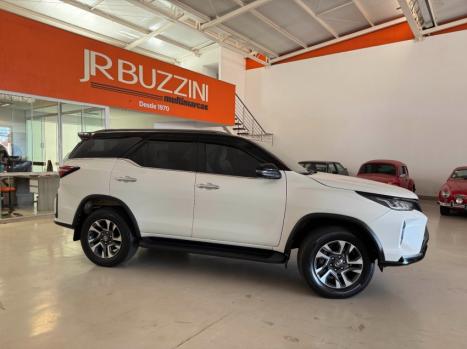 TOYOTA Hilux SW4 2.8 4P SRX 4X4 DIAMOND 7 LUGARES TURBO DIESEL AUTOMTICO, Foto 1