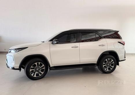 TOYOTA Hilux SW4 2.8 4P SRX 4X4 DIAMOND 7 LUGARES TURBO DIESEL AUTOMTICO, Foto 2