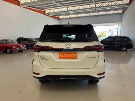 TOYOTA Hilux SW4 2.8 4P SRX 4X4 DIAMOND 7 LUGARES TURBO DIESEL AUTOMTICO, Foto 5
