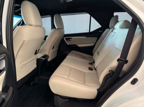TOYOTA Hilux SW4 2.8 4P SRX 4X4 DIAMOND 7 LUGARES TURBO DIESEL AUTOMTICO, Foto 8