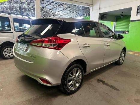 TOYOTA Yaris Hatch 1.3 16V 4P FLEX XL PLUS TECH MULTIDRIVE AUTOMTICO CVT, Foto 3