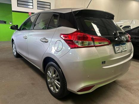 TOYOTA Yaris Hatch 1.3 16V 4P FLEX XL PLUS TECH MULTIDRIVE AUTOMTICO CVT, Foto 4