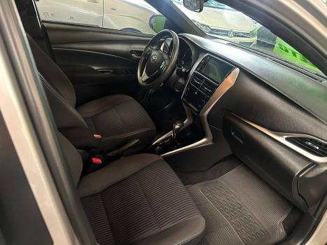 TOYOTA Yaris Hatch 1.3 16V 4P FLEX XL PLUS TECH MULTIDRIVE AUTOMTICO CVT, Foto 8