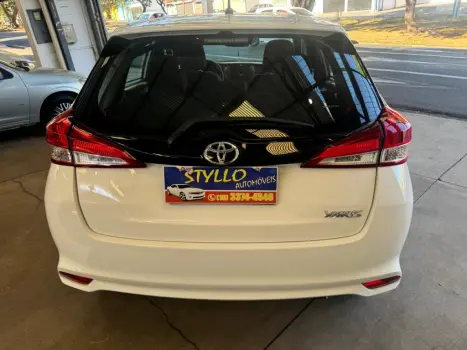 TOYOTA Yaris Hatch 1.5 16V 4P FLEX XL PLUS CONNECT MULTIDRIVE AUTOMTICO CVT, Foto 9