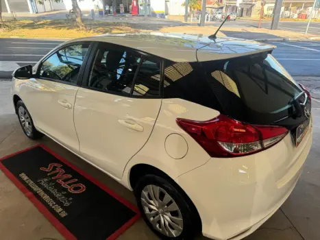 TOYOTA Yaris Hatch 1.5 16V 4P FLEX XL PLUS CONNECT MULTIDRIVE AUTOMTICO CVT, Foto 10
