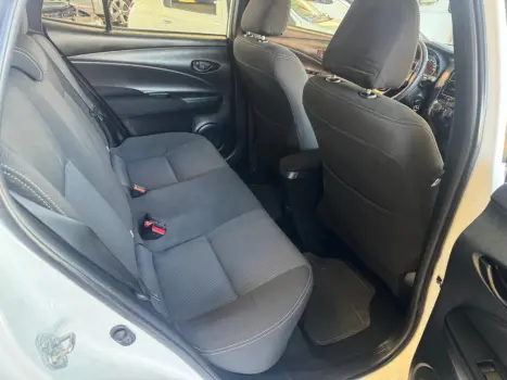 TOYOTA Yaris Hatch 1.5 16V 4P FLEX XL PLUS CONNECT MULTIDRIVE AUTOMTICO CVT, Foto 14
