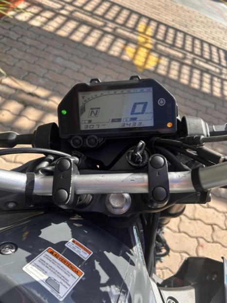 YAMAHA MT-03 300 ABS, Foto 3