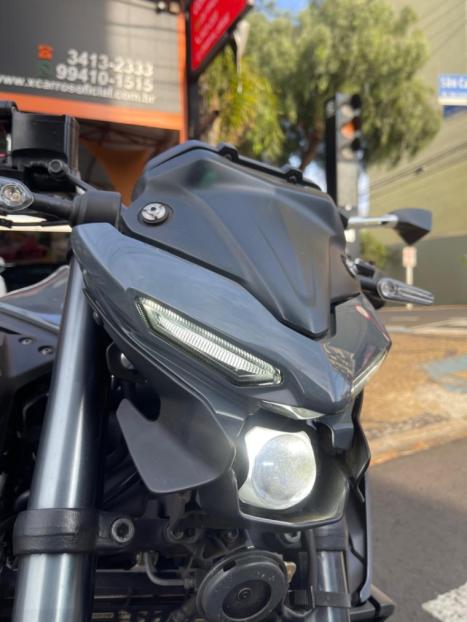 YAMAHA MT-03 300 ABS, Foto 3