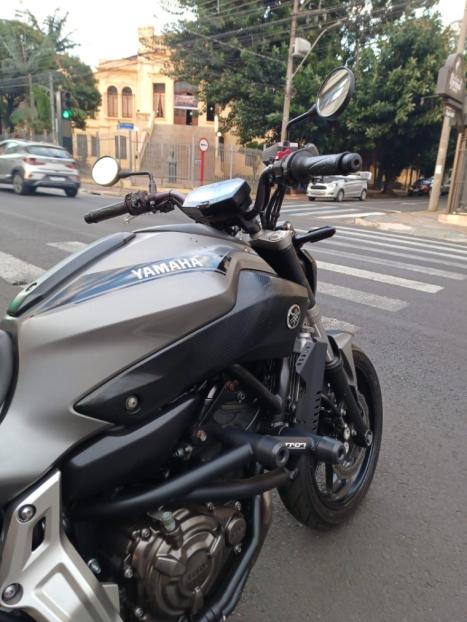 YAMAHA MT-07 700 ABS, Foto 2