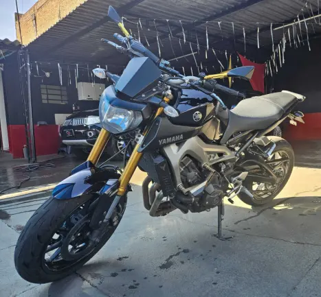 YAMAHA MT-09 850 ABS, Foto 1