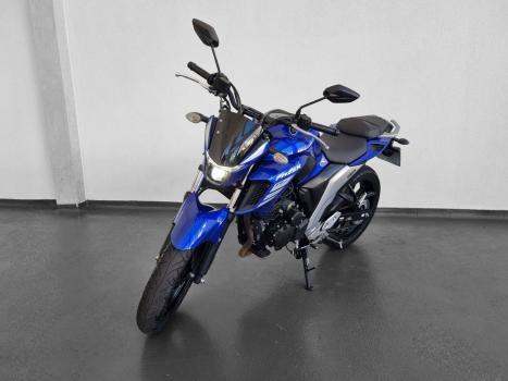 YAMAHA YS Fazer 250 LIMITED EDITION, Foto 2