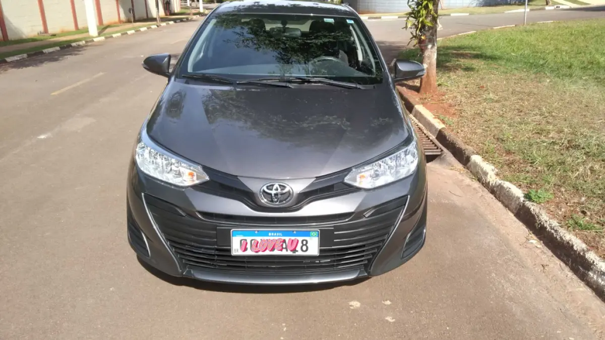 Comprar Sedan Toyota Yaris Sedan V P Flex Xls Connect Multidrive