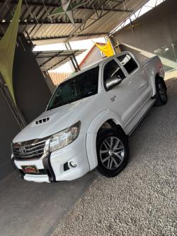 TOYOTA Hilux Caminhonete 3.0 4P 4X4 SRV TURBO DIESEL CABINE DUPLA AUTOM�TICO