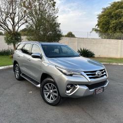 TOYOTA Hilux SW4 2.8 4P SRX 4X4 TURBO DIESEL AUTOM�TICO