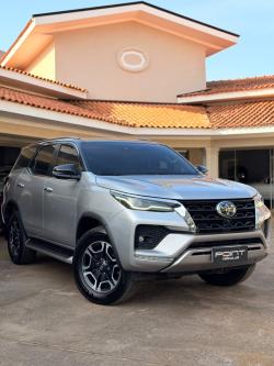 TOYOTA Hilux SW4 2.8 16V 4P SRX 4X4 7 LUGARES TURBO DIESEL AUTOMÁTICO
