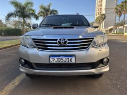 TOYOTA Hilux SW4 3.0 16V 4P SRV 4X4 TURBO DIESEL AUTOM�TICO