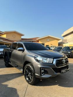 TOYOTA Hilux Caminhonete 2.8 16V SRV 4X4 DIESEL CABINE DUPLA AUTOMTICO