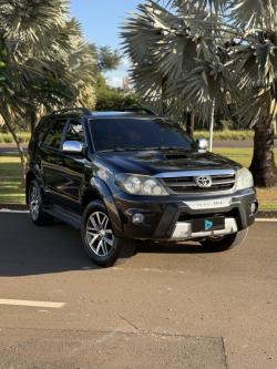 TOYOTA Hilux SW4 2.8 4P 4X4 TURBO DIESEL