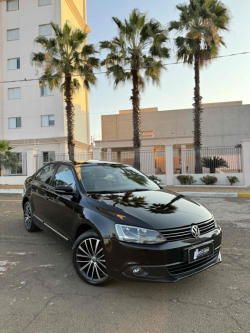 VOLKSWAGEN Jetta 2.0 4P FLEX CONFORTLINE TIPTRONIC AUTOMTICO