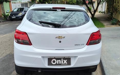 CHEVROLET Onix Hatch 1.4 4P FLEX LTZ AUTOMÁTICO, Foto 4 CHEVROLET Onix Hatch 1.4 4P FLEX LTZ AUTOMÁTICO, Foto 4