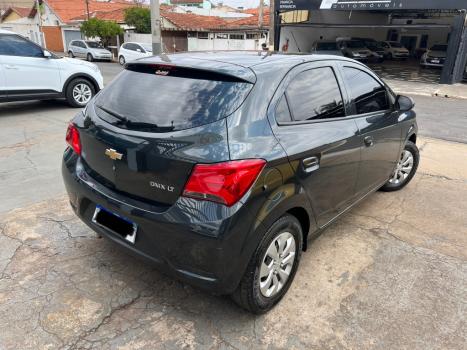 CHEVROLET Onix Hatch 1.0 4P FLEX LT, Foto 2 CHEVROLET Onix Hatch 1.0 4P FLEX LT, Foto 2