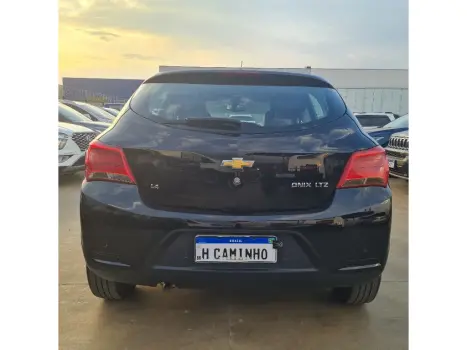 CHEVROLET Onix Hatch 1.4 4P FLEX LTZ, Foto 6