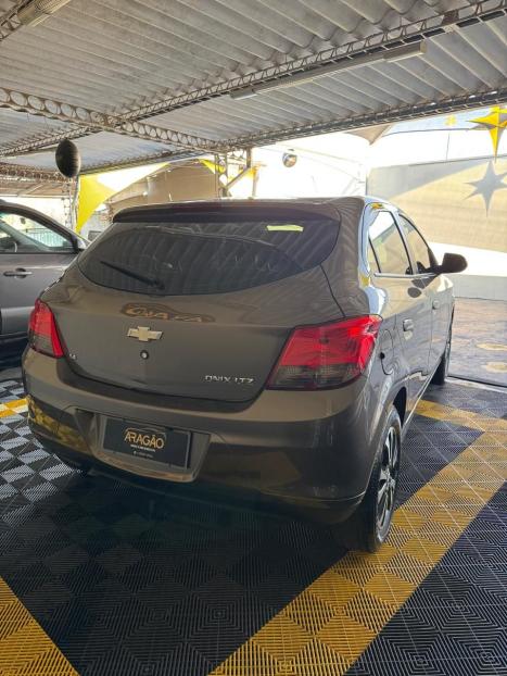 CHEVROLET Onix Hatch 1.4 4P FLEX LTZ, Foto 5