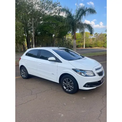 CHEVROLET Onix Hatch 1.4 4P FLEX LT, Foto 3 CHEVROLET Onix Hatch 1.4 4P FLEX LT, Foto 3