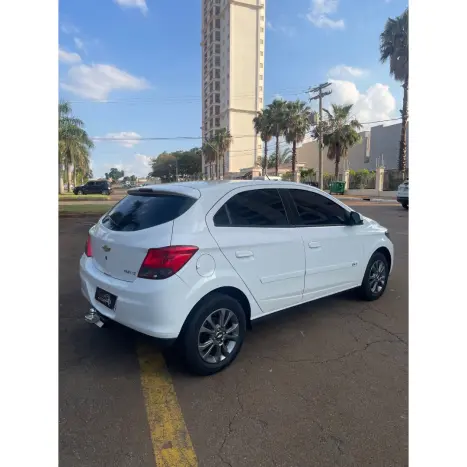 CHEVROLET Onix Hatch 1.4 4P FLEX LT, Foto 7 CHEVROLET Onix Hatch 1.4 4P FLEX LT, Foto 7