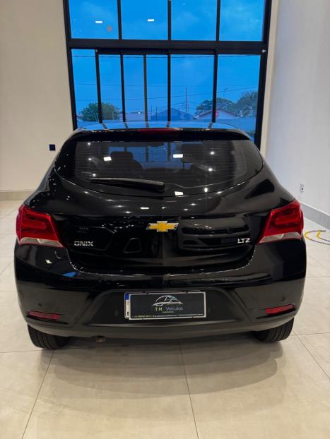 CHEVROLET Onix Hatch 1.4 4P FLEX LTZ, Foto 16