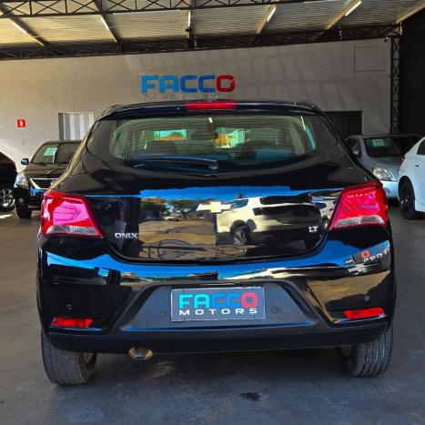 CHEVROLET Onix Hatch 1.4 4P FLEX LT, Foto 6